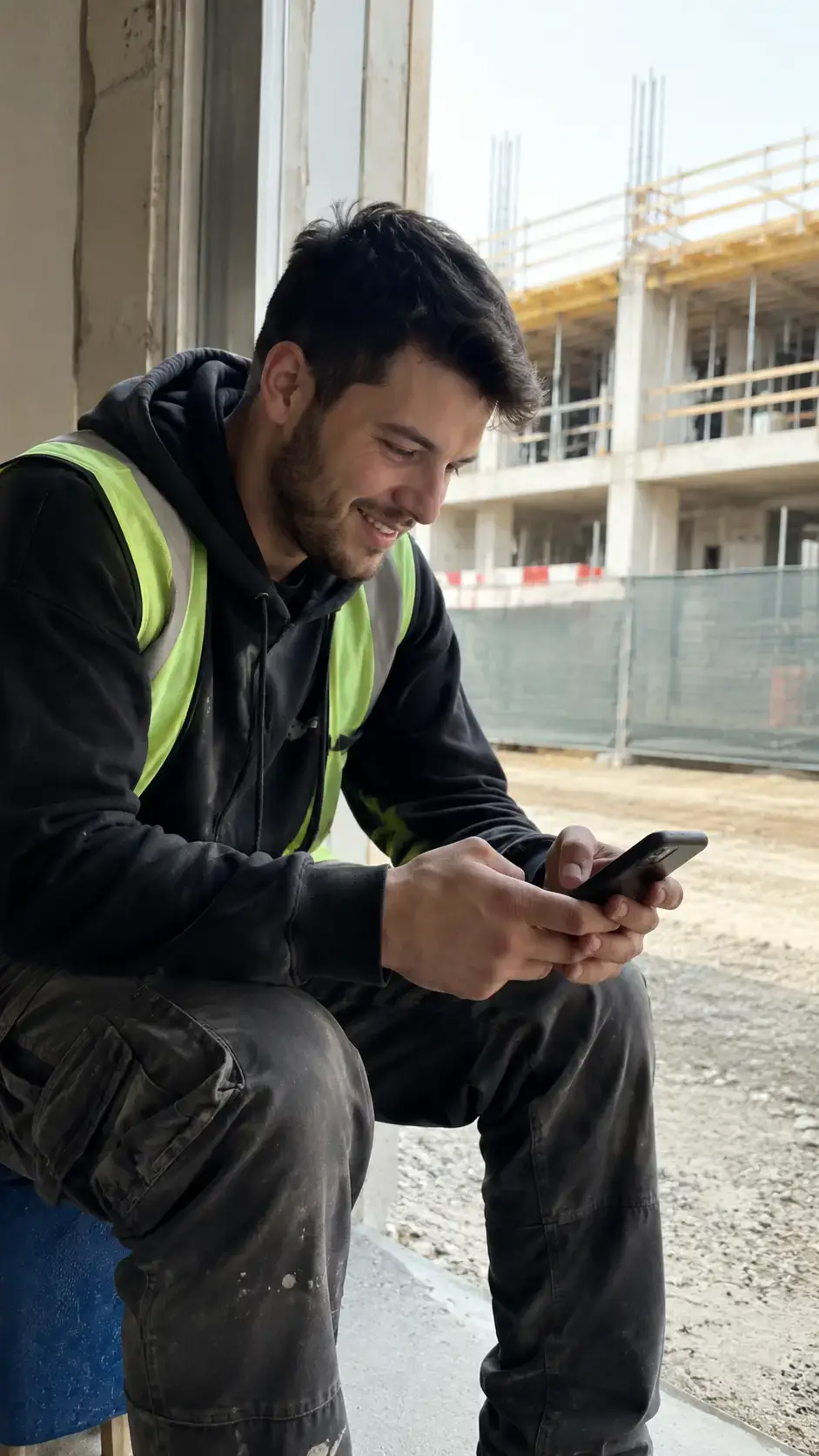 Aplici online sau ne suni